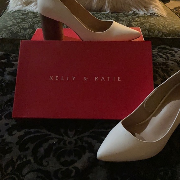 White chunky heel - Picture 3 of 6